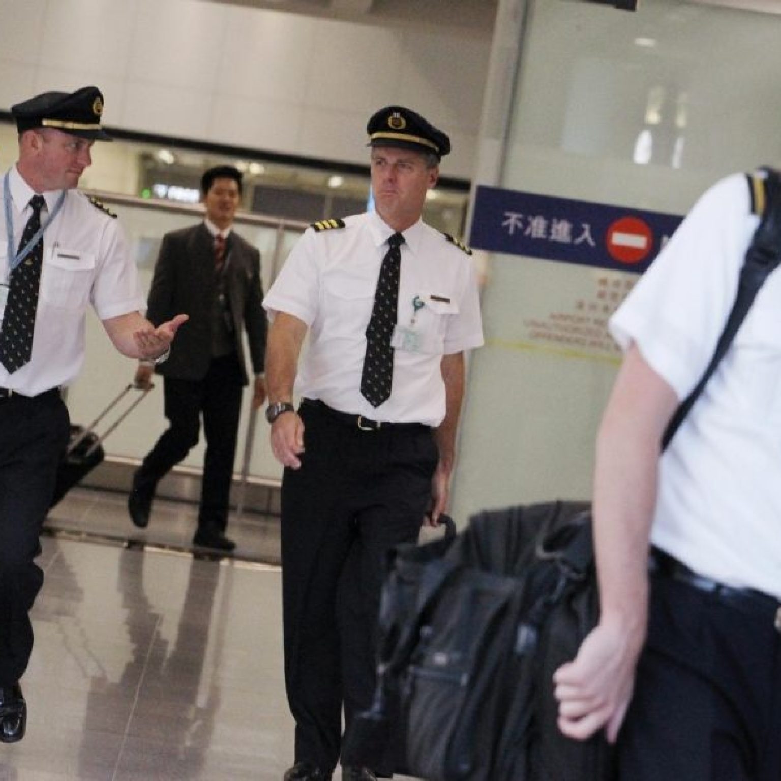 Longreach Aviation Cools off on Cathay Recruitment Following Legal Advice Longreach Aviation Cools off on Cathay Recruitment Following Legal Advice