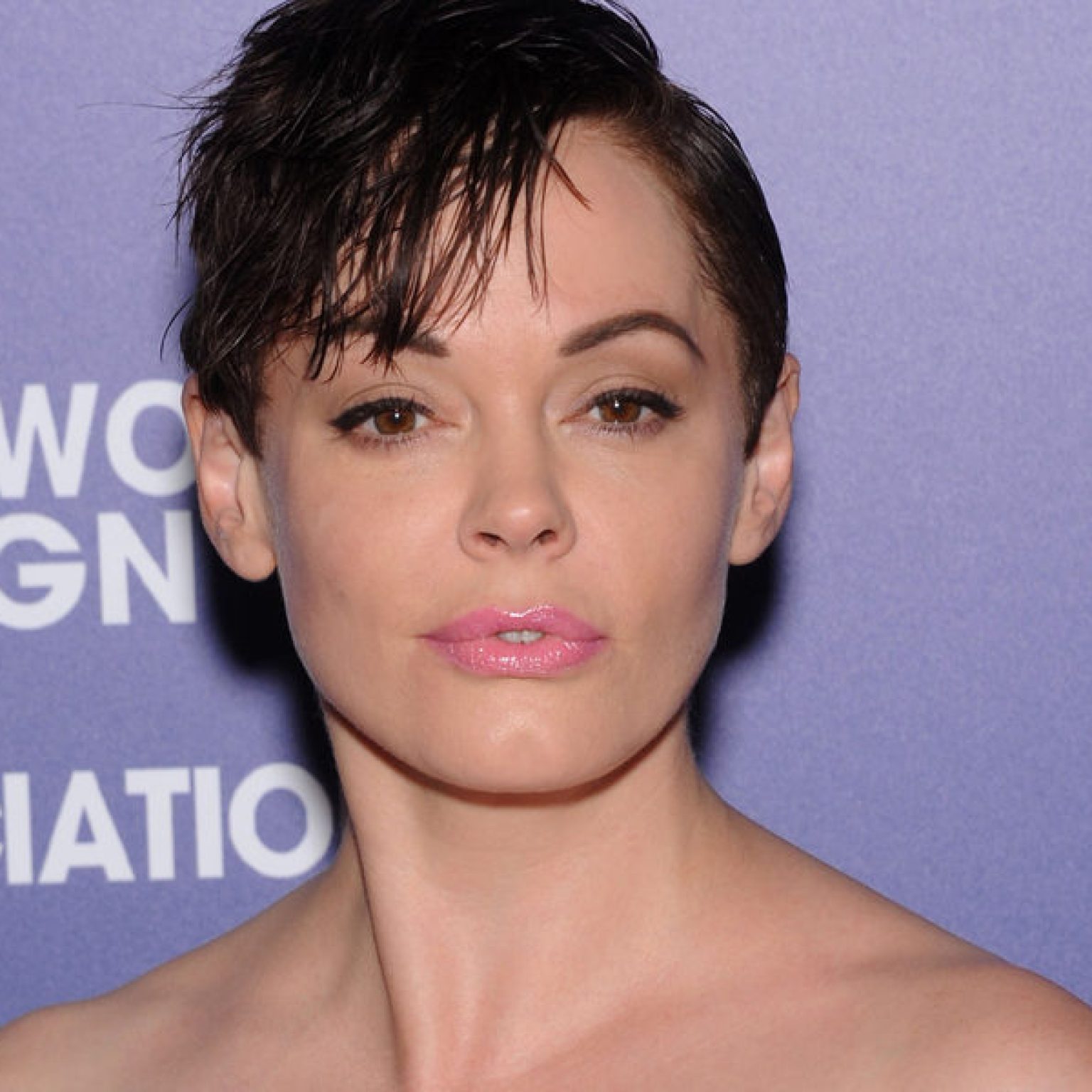 Actress Leaves Drugs Behind on United Flight, Is Issued Arrest Warrant Actress Leaves Drugs Behind on United Flight, Is Issued Arrest Warrant