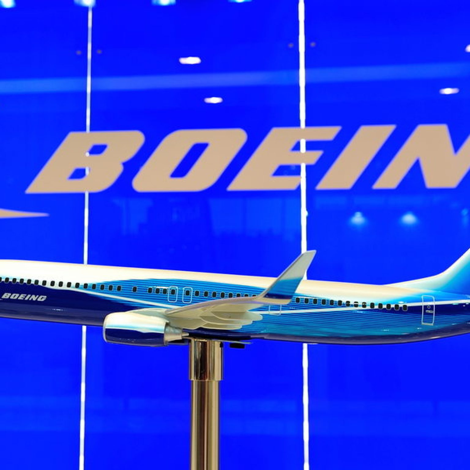 AA Shrinks Seat Size in First Class and Economy on the Boeing 737 Max