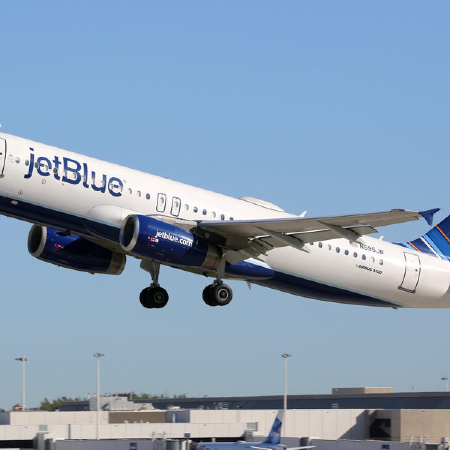 JetBlue Axes Free Standby, Hikes Same-Day Flight Change Fee