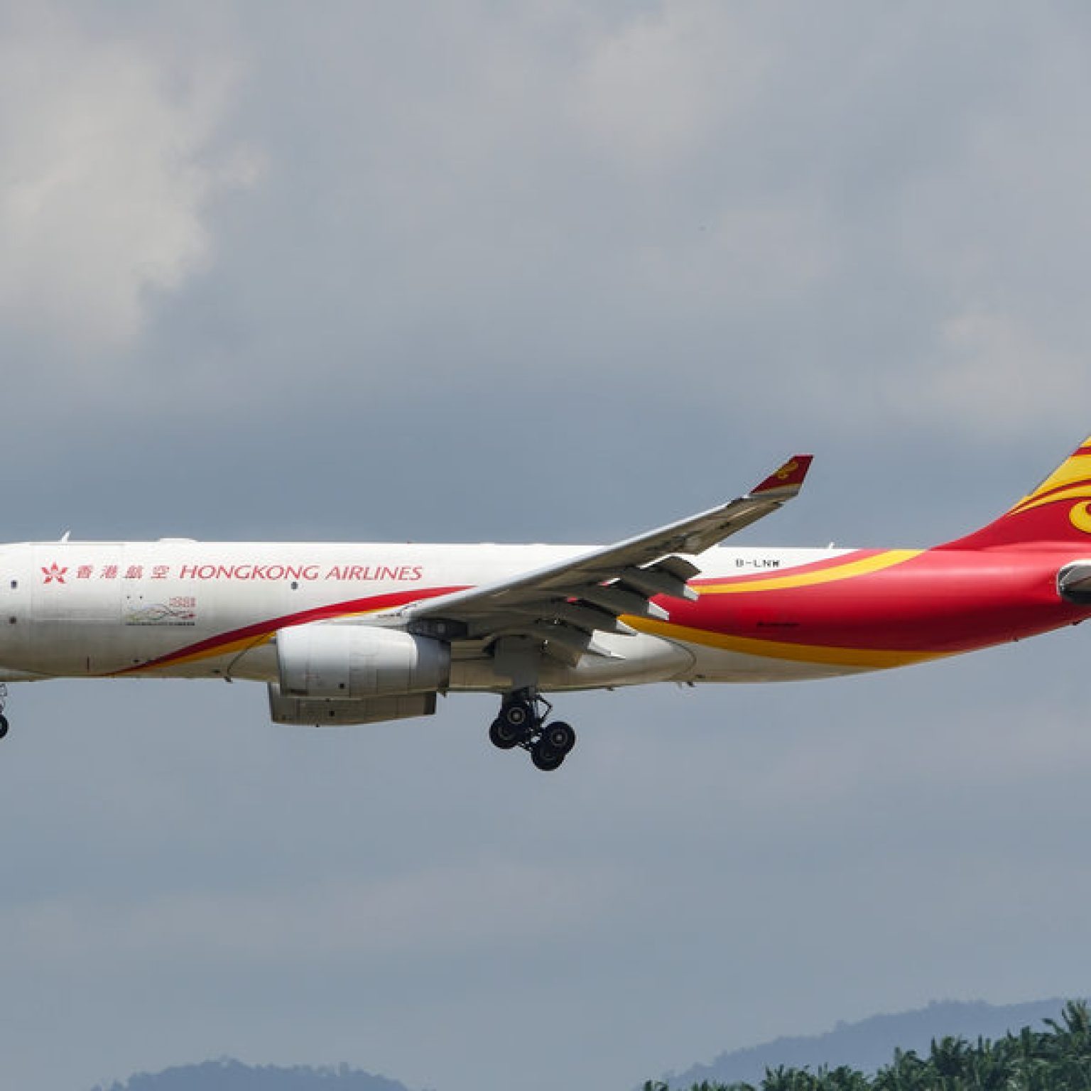 Hong Kong Airlines Flight Cleared for Takeoff on Cathay-Occupied Runway