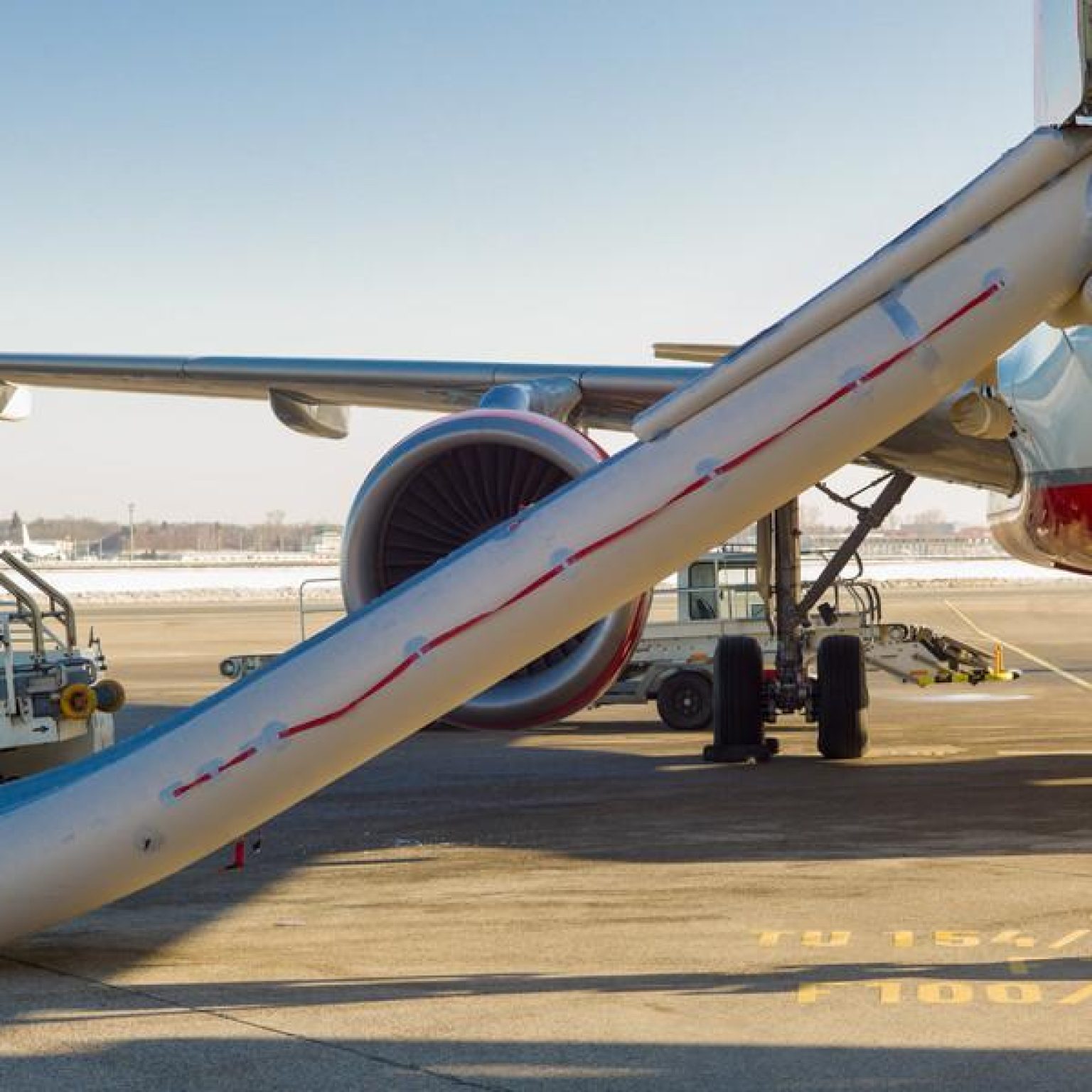 United Passenger Opens Emergency Exit, Uses Inflatable Slide to Deplane United Passenger Opens Emergency Exit, Uses Inflatable Slide to Deplane