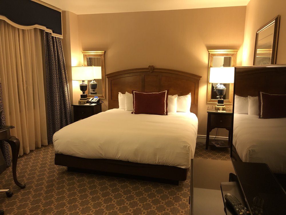 Hotel Roanoke Guest Room