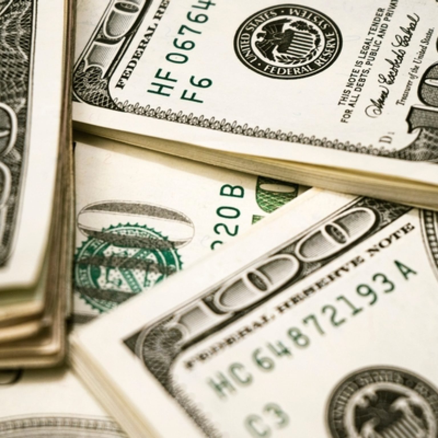 Delta Employee, Wife Charged With Smuggling Cash