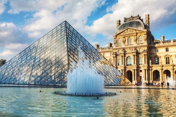 Employees Strike at Louvre Museum Due to Overcrowding Employees Strike at Louvre Museum Due to Overcrowding