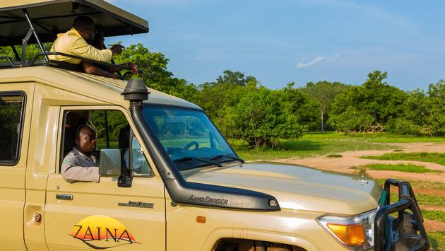 Zaina Lodge safari Land Cruiser