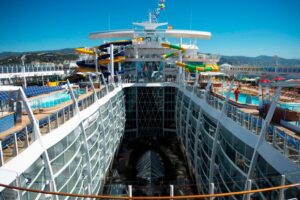 Australia extends ban on cruise ships
