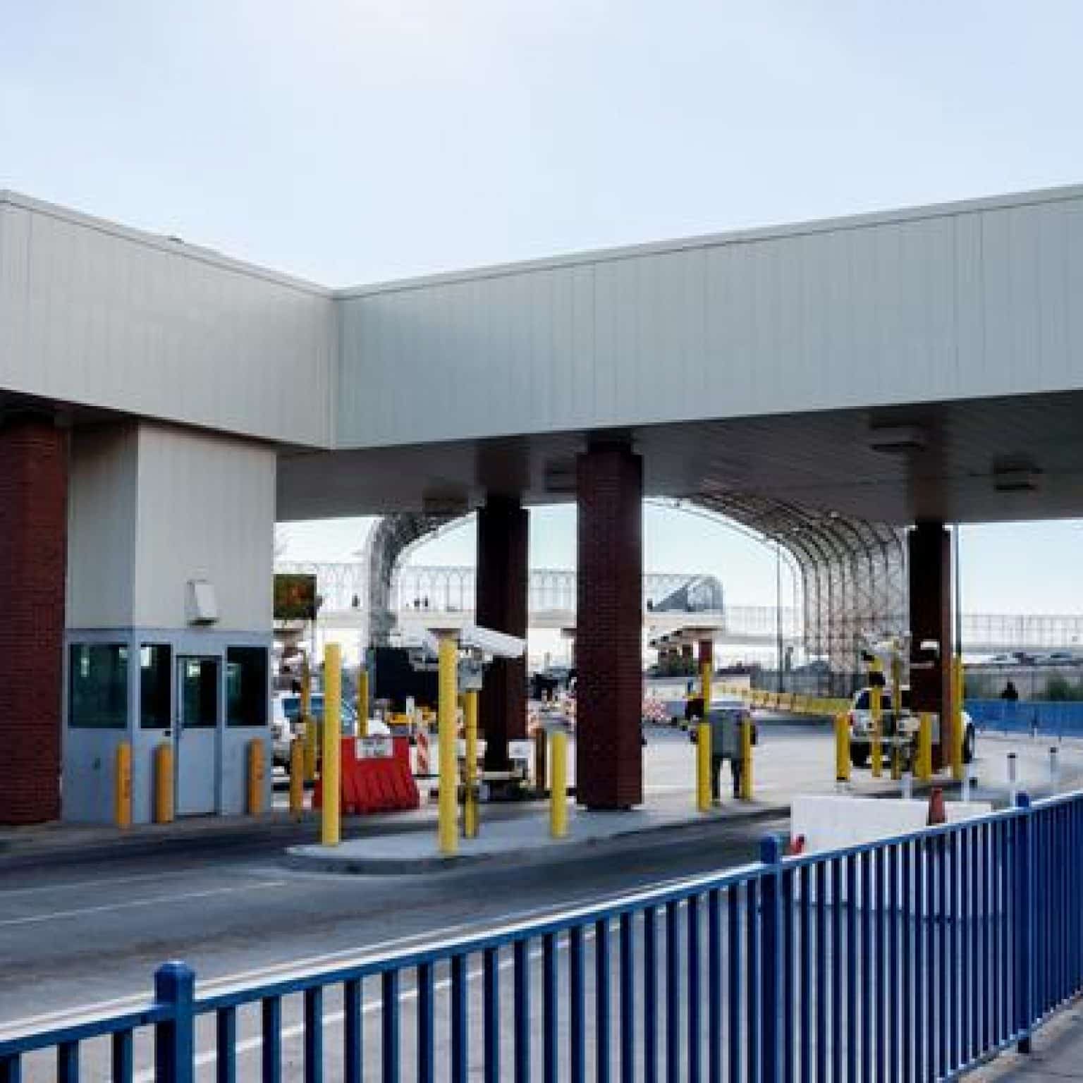 US Announces Another Extension of Land Borders Closures With Canada, Mexico