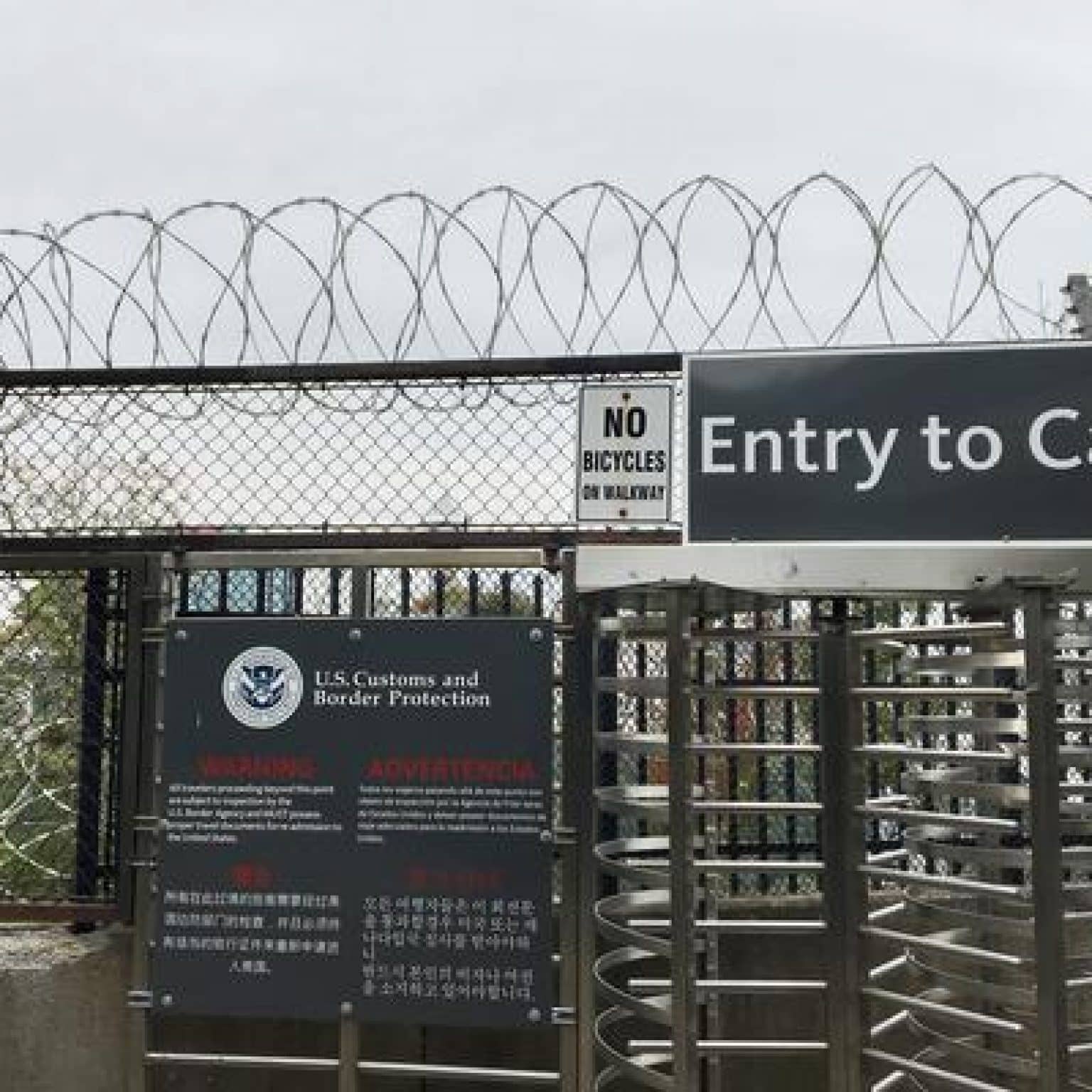 US Extends Ban on Nonessential Travel Along Mexican, Canadian Borders