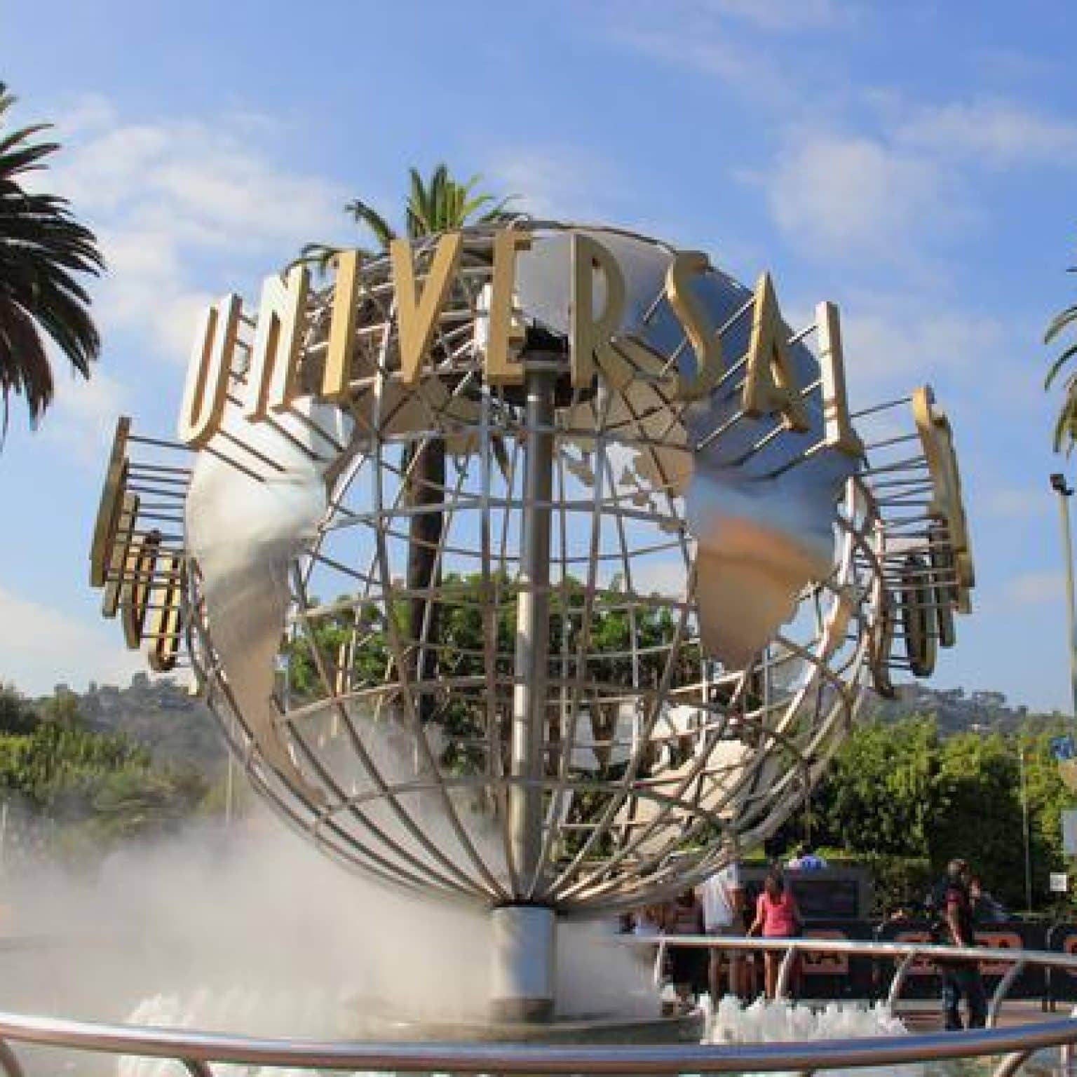 Los Angeles Theme Parks, Stadiums to Require Vaccine or Negative COVID Test