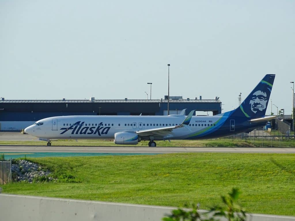 Alaska Airlines, bomb threat