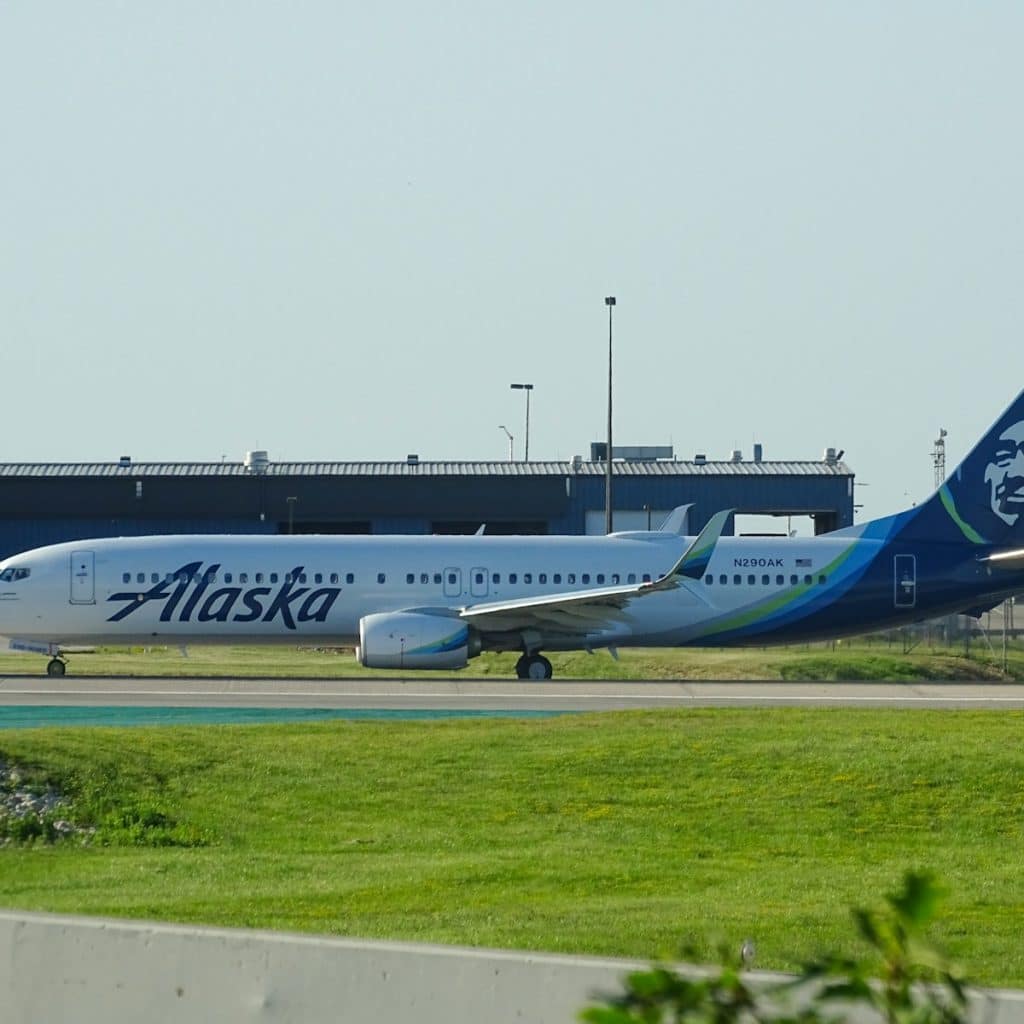 Alaska Airlines to roll out tap to pay on iphone