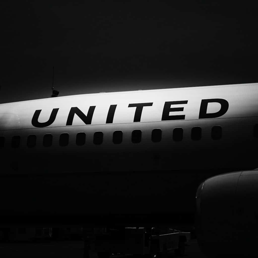 inflight meal spilled and burned a child because of a defective tray