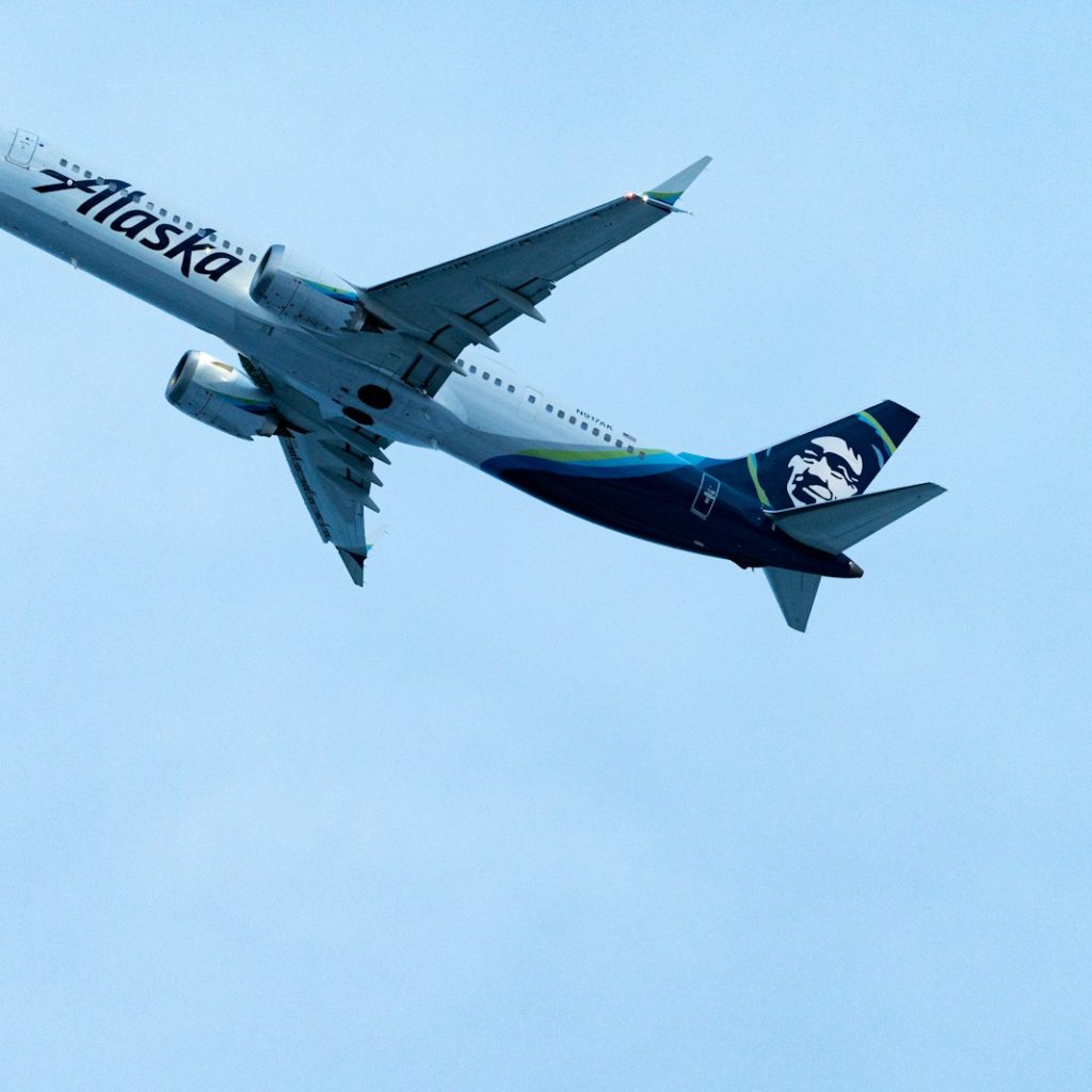 Alaska airlines acquisitioin of Hawaiian
