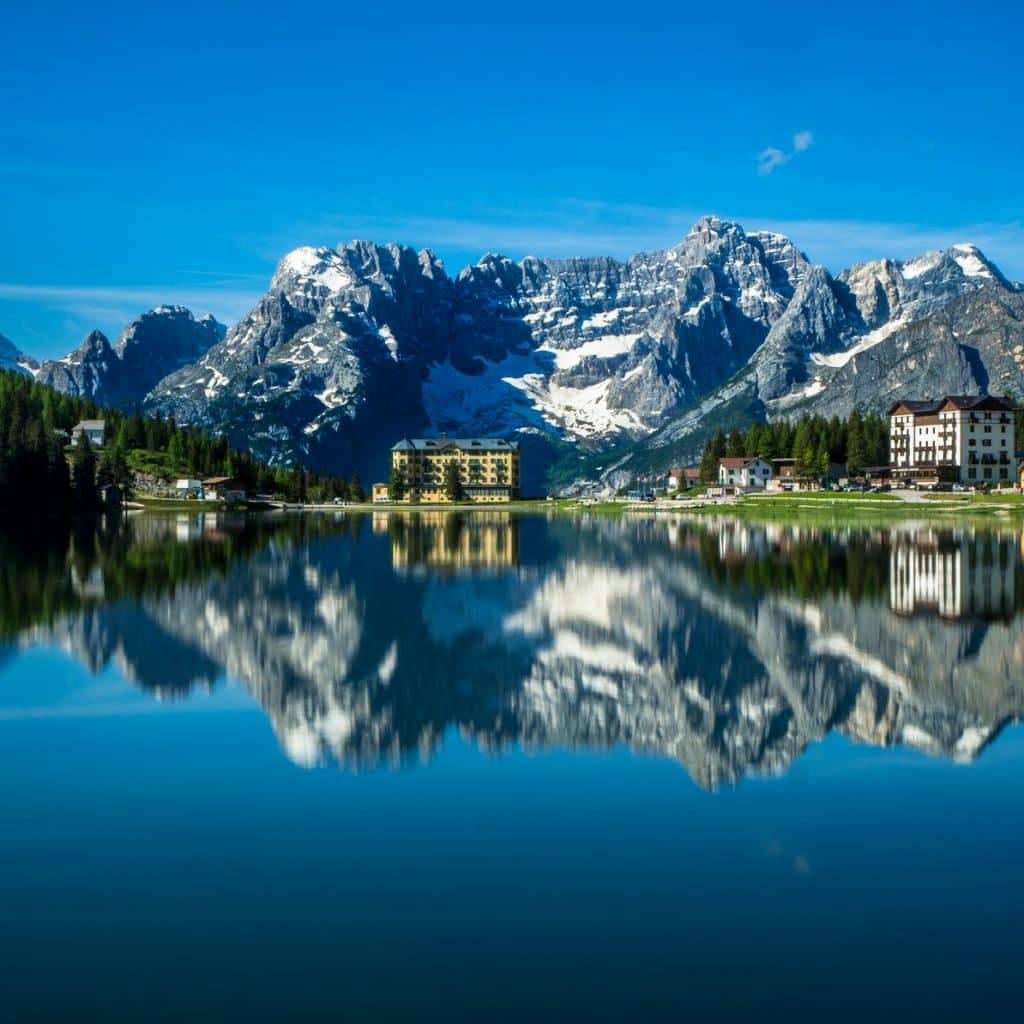 worm's eyeview of bod of water