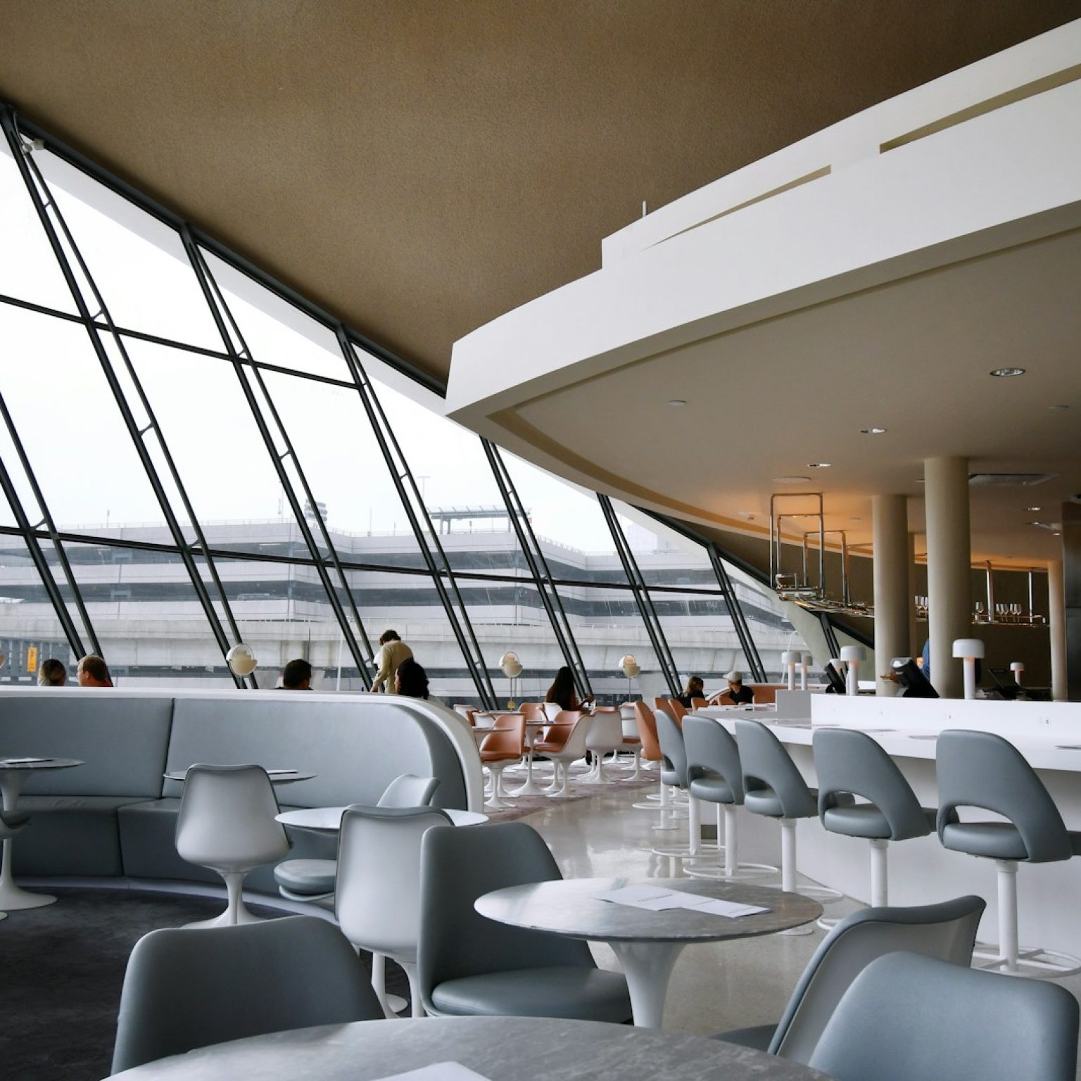 Are Airport Lounges Overcrowded?